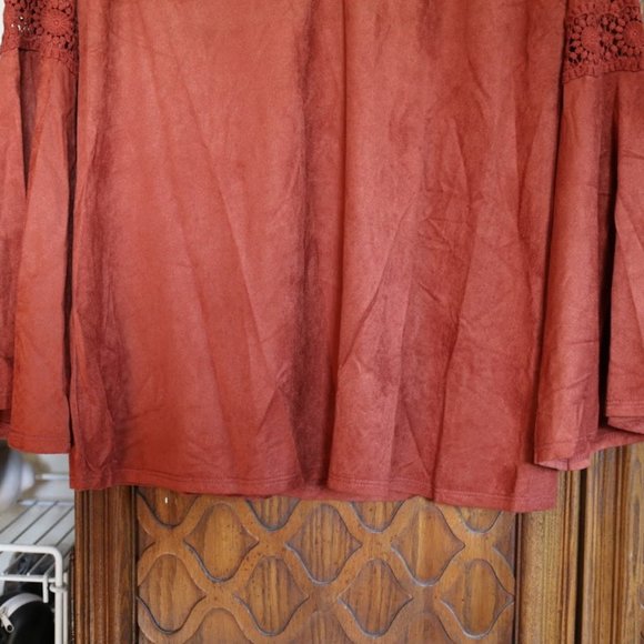 HANNAH Crochet Cutout Faux Suede Bell Sleeve Boho Tunic Top - NWT! - Picture 5 of 14